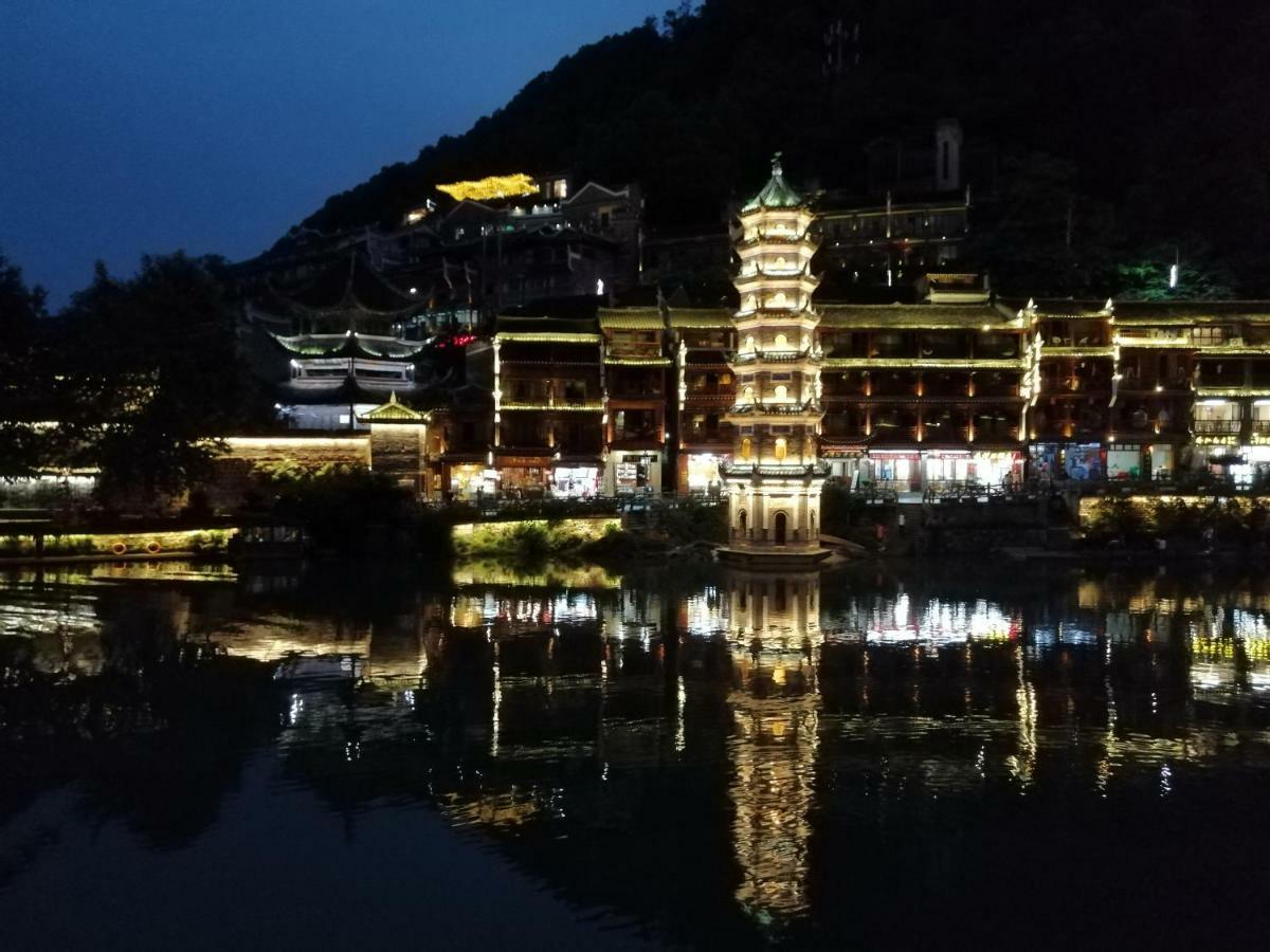 沱江缘民宿 Fenghuang Exterior foto