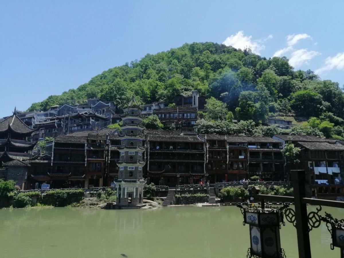 沱江缘民宿 Fenghuang Exterior foto